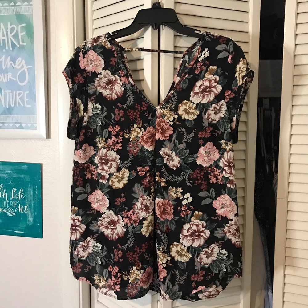 Dark Floral Detail Flowy Blouse